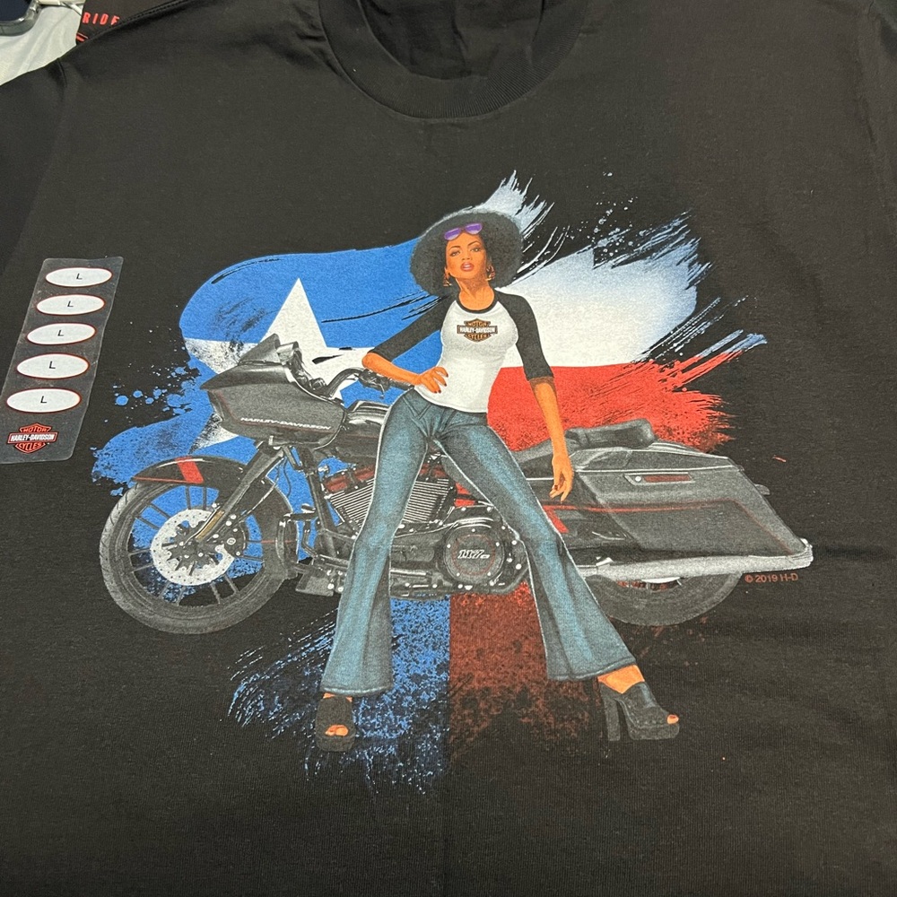Harley-Davidson Black Tee Motorcycle Graphic Longhorn Grand Prairie, TX 2019 - Picture 2 of 5